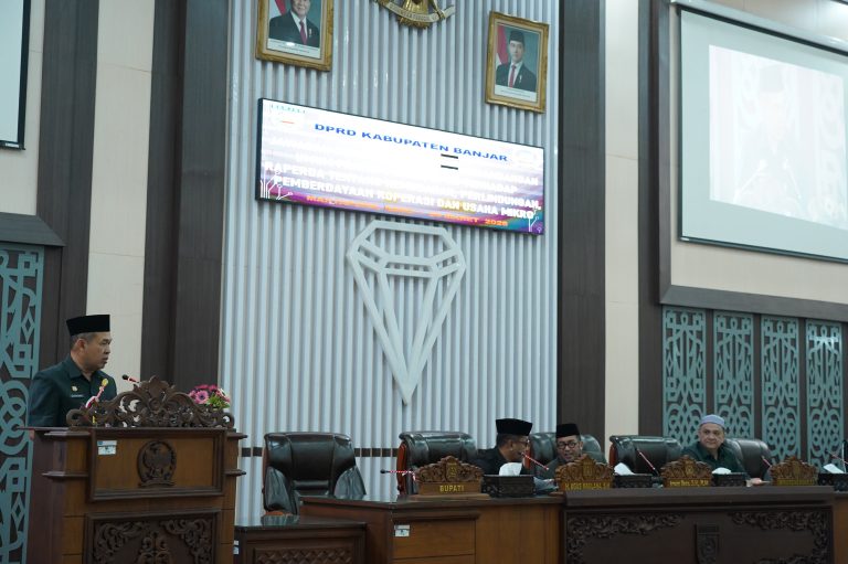 Pemkab Banjar Sampaikan Jawaban atas Pemandangan Umum Fraksi Terkait Raperda Koperasi dan UMKM